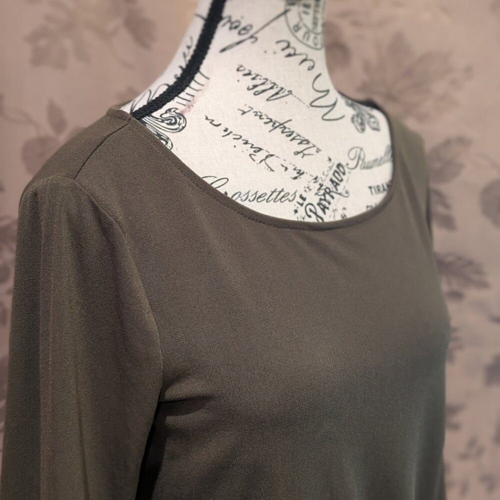 Banana Republic Olive Green Side Tie Blouse, Size S, Excellent Used Condition! - Picture 2 of 7